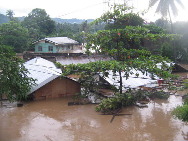 Flash floods hit areas around Cagayan de Oro River on the afternoon of December 4, 2012 following the Typhoon Pablo (Bopha). Photo by Ginny Aspera