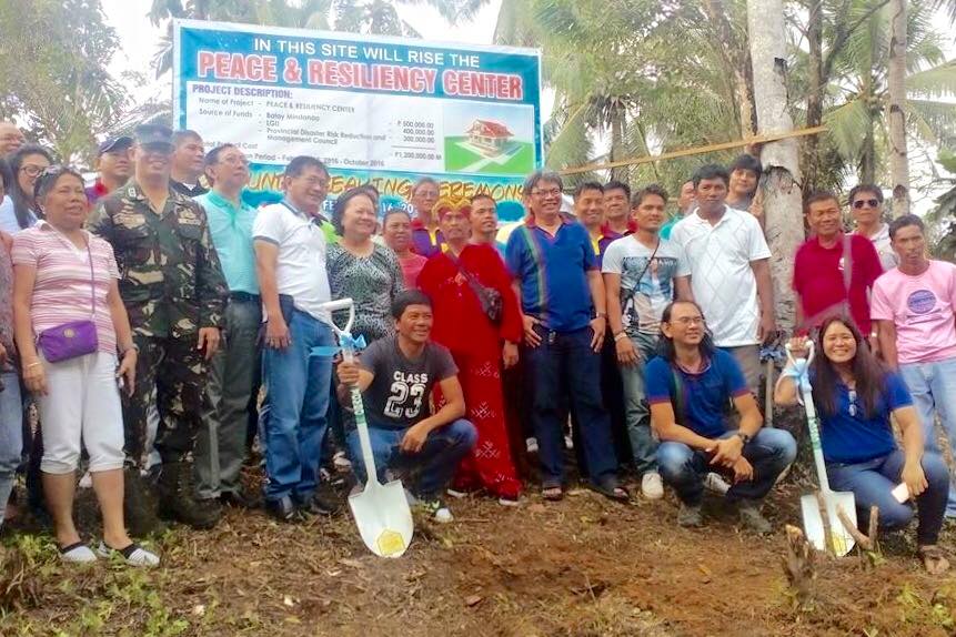 Peace Stalk by Kaloy Manlupig